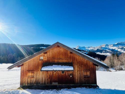 Mazot savoyard avec 2 chambres, WIFI, animaux admis, parking privatif - FR-1-505-217