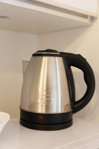 a tea kettle sitting on top of a counter at Casa Afrodite Bilocale con Sauna e Vasca Privata in Perosa Argentina