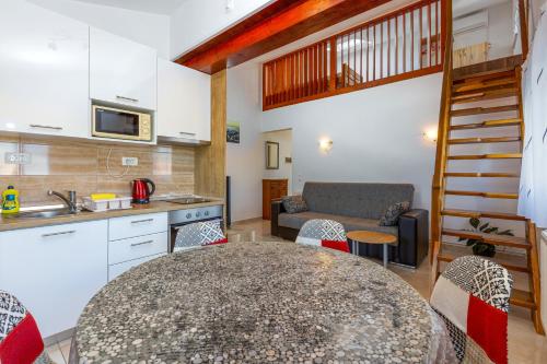 Sanus Apartments