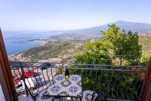 a balcony with a view of the ocean at mimma's home in Castelmola