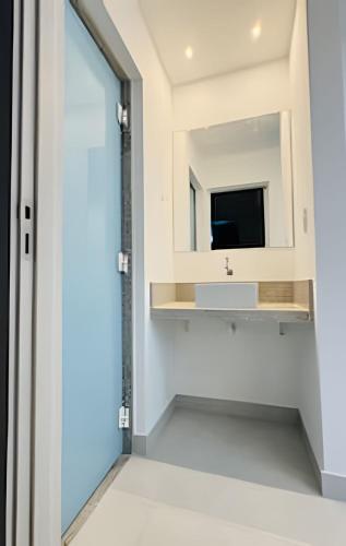a bathroom with a sink and a mirror at Infinity Vista Mar in Itaparica