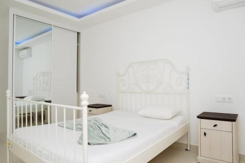 Ένα ή περισσότερα κρεβάτια σε δωμάτιο στο Spacious 3-Bedroom Apt Near Kebra Kanela Beach