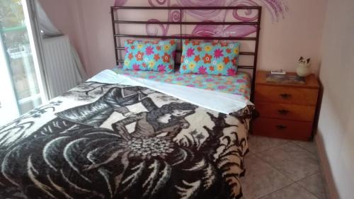 Apartment on 4th floor with a huge balcony! 10 min away from Metro!