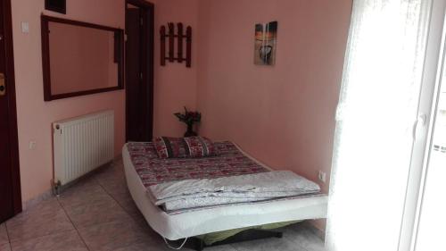 Apartment on 4th floor with a huge balcony! 10 min away from Metro!