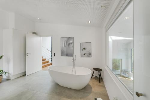 Ένα μπάνιο στο Architectural luxurious villa