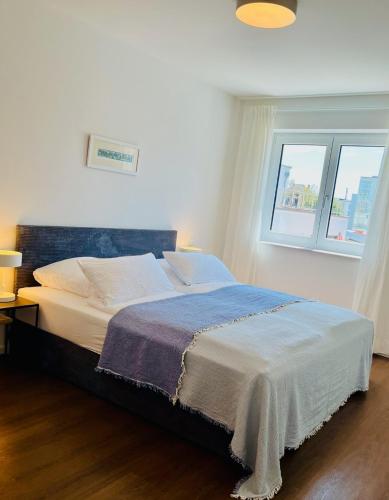 Postel nebo postele na pokoji v ubytování RESIDERY - Dein zentrales Apartment in urbanem Chic mit Balkon