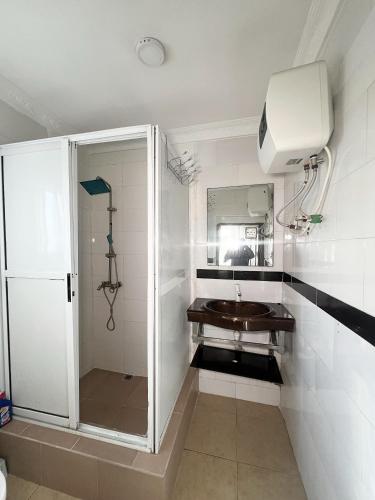 a bathroom with a sink and a mirror at Lovely 2 bedroom in Lekki in Lekki