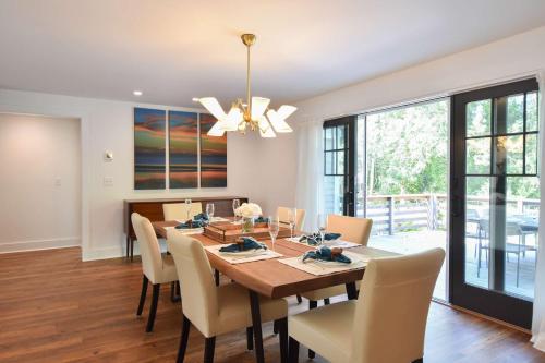 Imagen de la galería de Gorgeous Renovation Walk to Water, en Orleans