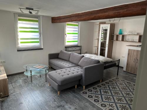 Χώρος καθιστικού στο Einfaches Zimmer einfacher Preis in Lohra, Hessen Monteurzimmer - Wanderer und Biker willkommen - separates WC