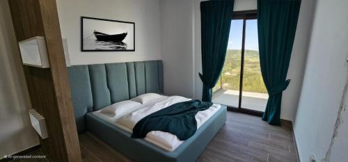 Bright Apartment Steps from the Shore