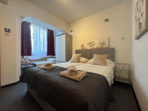 Un pat sau paturi într-o cameră la Blue Tree Rooms