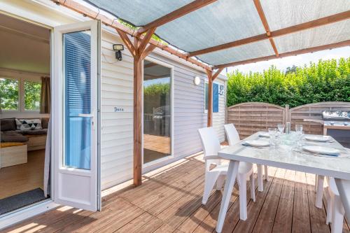 Beau mobile home avec terrasse