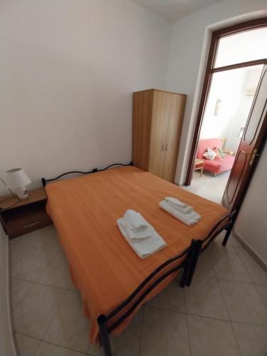 a bedroom with a bed with two towels on it at Caterina in Isola delle Femmine