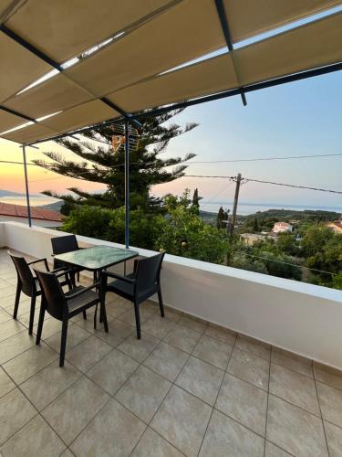 Fotografie z fotogalerie ubytování Villa Thea - Τhe View 1st floor v destinaci Áno Yerakaríon