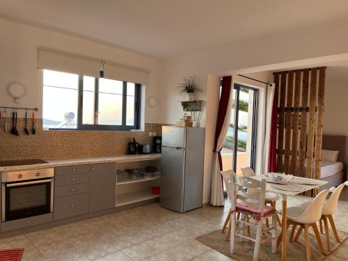 Fotografie z fotogalerie ubytování Villa Thea - Τhe View 1st floor v destinaci Áno Yerakaríon