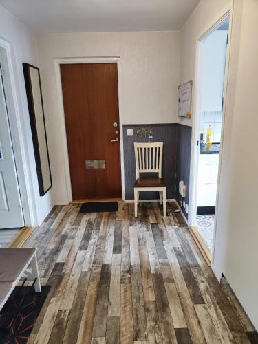 a living room with a chair and a door at Pauliström - Schöne Ferienwohnung für bis zu 4 Personen - 60qm in Pauliström