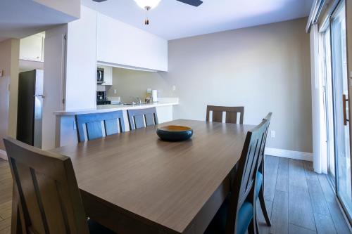 a dining room and kitchen with a wooden table and chairs at Indian Palms Vacation Club in Indio