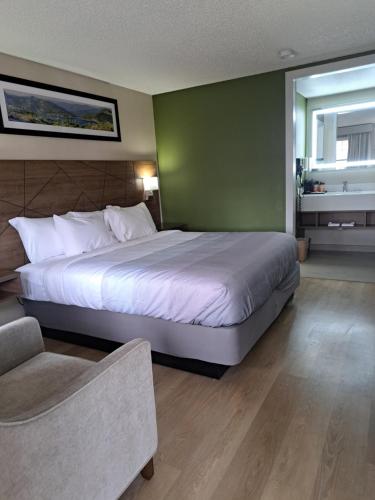 Katil atau katil-katil dalam bilik di Quality Inn