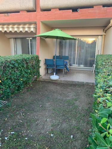Photo de la galerie de l'établissement Antibes, Agreable appartement familiale en Rez de Jardin -2 piscines&tennis, à Antibes