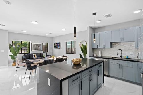 a kitchen and living room with a dining room at Amazing Townhouse w Free Parking in Miami