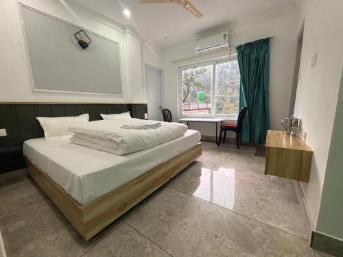 Postel nebo postele na pokoji v ubytování Parvati Heritage