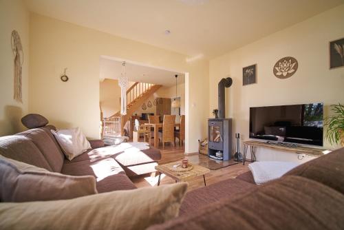a living room with a couch and a tv at Ferienhaus am Spiegelberg in Lemgo in Lemgo