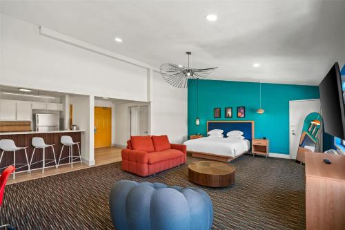 Postel nebo postele na pokoji v ubytování Signature Inn Indio I-10
