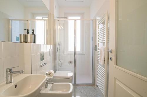 Central Cernobbio - Modern apartment photo 3