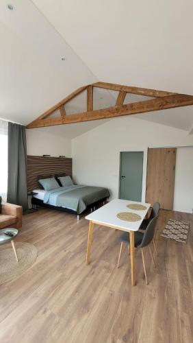 a bedroom with a bed and a table in a room at Dulce Tierra - appartement in Zoutelande