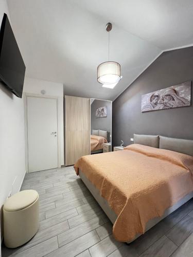 a bedroom with a large bed and a tv at Casa di Chiara in SantʼAgapito