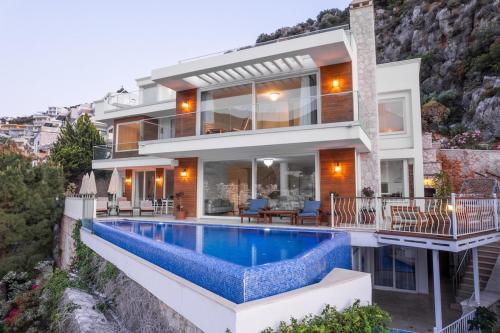 Villa Cennetkoy Kalkan sleeps 12