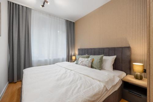 Katil atau katil-katil dalam bilik di Bratislava Modern Living, Design Apt & Parking
