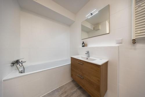Bilik mandi di Bratislava Modern Living, Design Apt & Parking