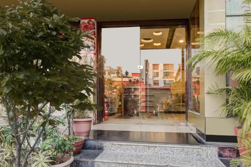 Η πρόσοψη ή η είσοδος του Super Collection O Rispana Pul Dehradun Formerly Hotel Square 1