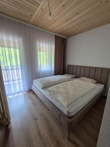 Postel nebo postele na pokoji v ubytování Hotel Melishta