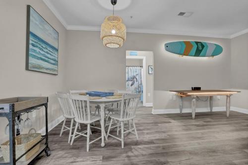 Φωτογραφία από το άλμπουμ του 4 Bedroom modern condo with community pool σε Surf City