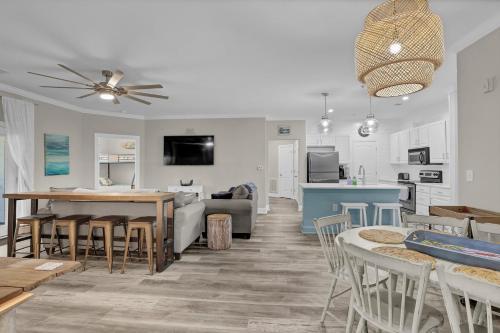 Φωτογραφία από το άλμπουμ του 4 Bedroom modern condo with community pool σε Surf City
