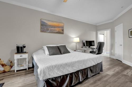 Φωτογραφία από το άλμπουμ του 4 Bedroom modern condo with community pool σε Surf City