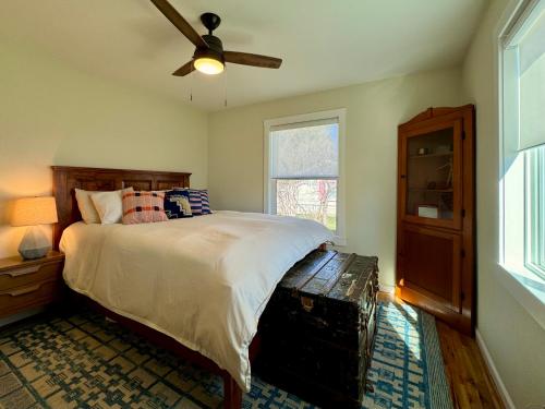a bedroom with a bed and a ceiling fan at Cozy Whole Home Mid-Century Hideaway in Cody