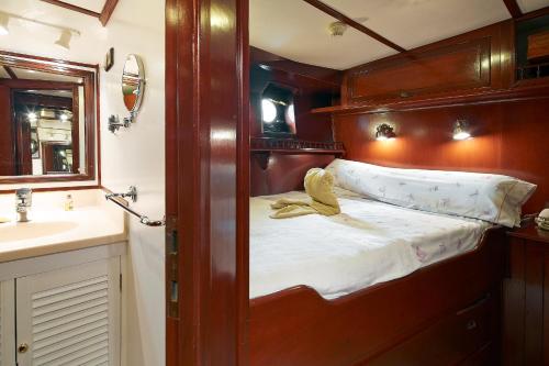 a small bedroom with a bed and a sink at Southern Cross in Barcelona