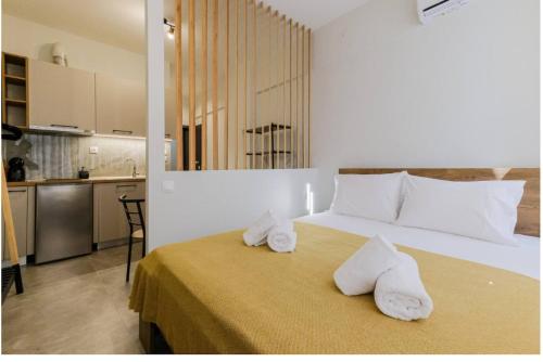 a bedroom with a bed with towels on it at Ladadika Vibes Studio 2 in Thessaloniki
