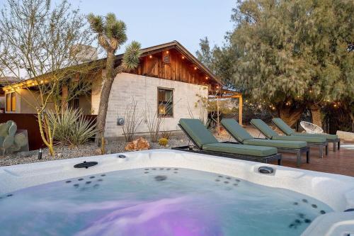 Bazén v ubytování Rancho Morongo - A Luxury Joshua Tree Homestead nebo v jeho okolí