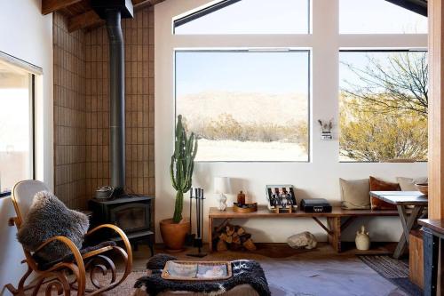 Posezení v ubytování Rancho Morongo - A Luxury Joshua Tree Homestead