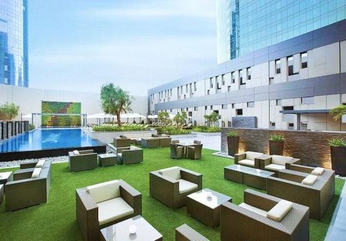 DAMAC 1BHK Apt Business Bay Dubai with Pool & Canal Walk