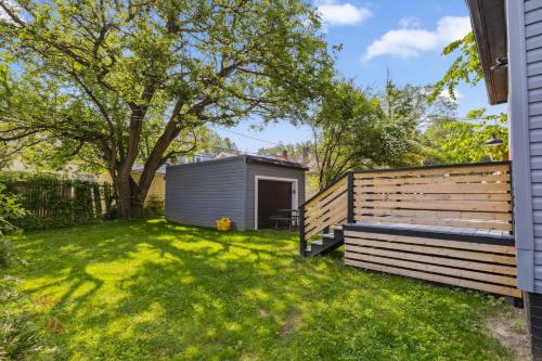 Κήπος έξω από το Charming 3BR Home - Close to CLE Clinic
