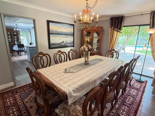 a dining room with a table and chairs at Los Angeles - Centrally located between Disneyland Universal Studios Beverly Hills and Downtown LA Most ideal city to stay with stunning views and heated pool in Hacienda Heights
