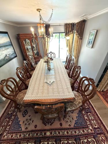 a dining room with a table and chairs at Los Angeles - Centrally located between Disneyland Universal Studios Beverly Hills and Downtown LA Most ideal city to stay with stunning views and heated pool in Hacienda Heights