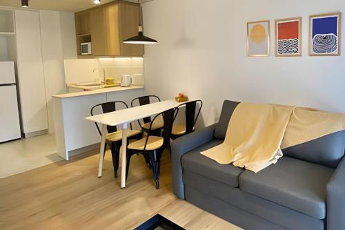 Dapur atau dapur kecil di Live Suites
