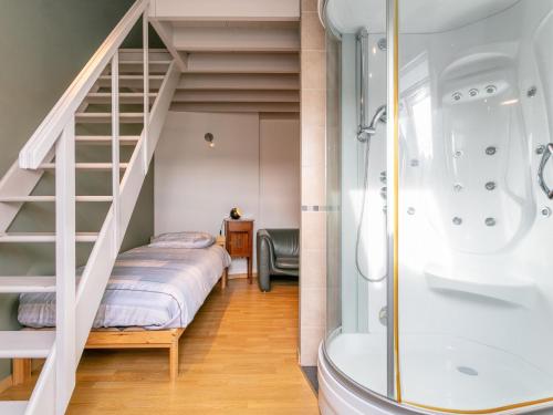 a bedroom with a bunk bed and a shower at Alverwege 2 in Baerle Heide