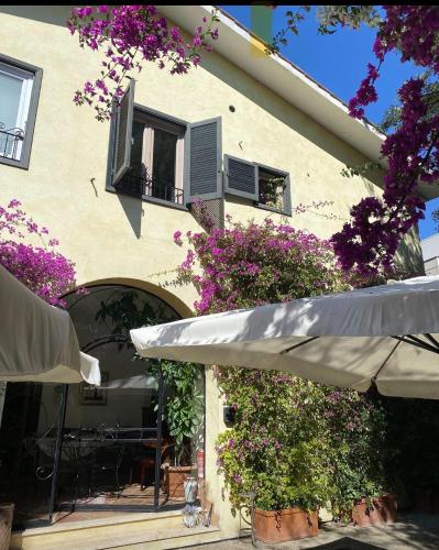 Το κτήριο όπου στεγάζεται  το bed & breakfast